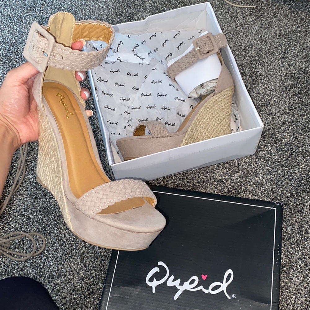 BRAND NEW nude Qupid Wedges